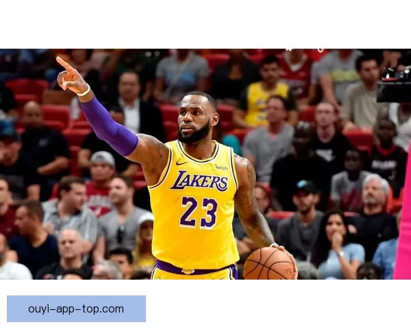 詹姆斯盛赞布朗尼具备NBA实力:我们家做事从不敷衍 詹姆斯盛赞布朗尼具备NBA实力:我们家做事从不敷衍